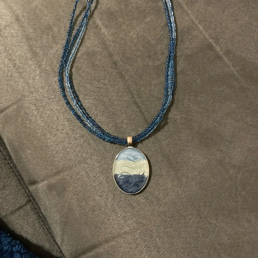 Kenneth Cole multi strand blue bead necklace with watercolor ombre pendant - Picture 4 of 7